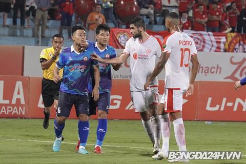 Đức Chinh ngăn cản Thanh Thịnh nổi nóng với ngoại binh Viettel FC