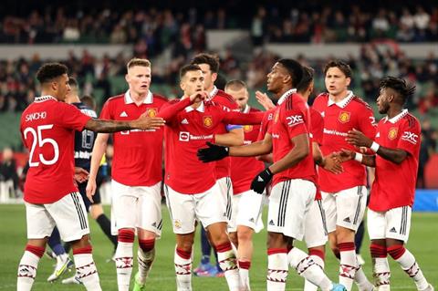 Gary Neville chê bai sức mạnh hành công của MU