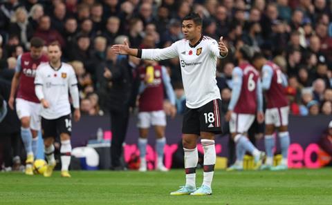 Casemiro bị chê trách ở bàn thua đầu tiên của MU trước Aston Villa