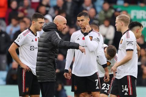 Patrice Evra khuyên Donny Van de Beek rời MU