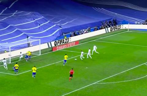 Ngỡ ngàng với pha bỏ lỡ không tưởng của Luka Modric