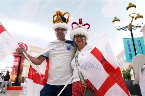 CĐV Anh cuồng nhiệt trước trận gặp Iran