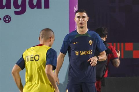 HLV ĐT Bồ Đào Nha: Tôi không bị ảnh hưởng bởi chuyện của Ronaldo