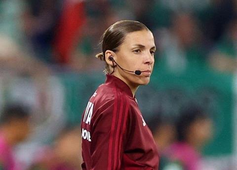 Cận cảnh nhan sắc của nữ trọng tài đi vào lịch sử World Cup