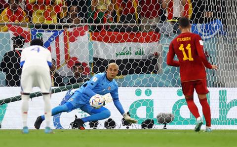 Vì con gái, HLV Tây Ban Nha để Ferran Torres đá 11m trước Costa Rica?