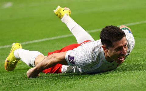 Ba Lan 2-0 Saudi Arabia: Đẳng cấp của Robert Lewandowski