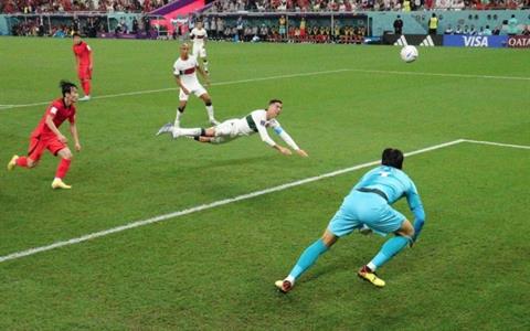 Cristiano Ronaldo đi vào lịch sử World Cup