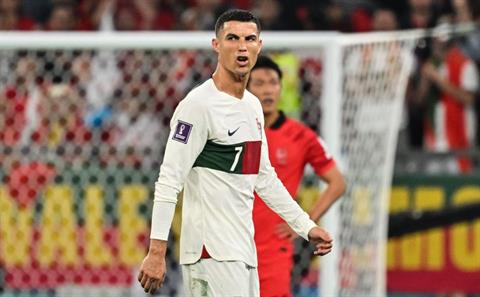 CĐV Hàn Quốc bắt trend để giễu cợt Ronaldo