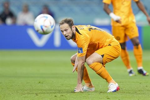 Phải dùng máy ... trợ tim, Daley Blind vẫn sắm vai người hùng tuyển Hà Lan