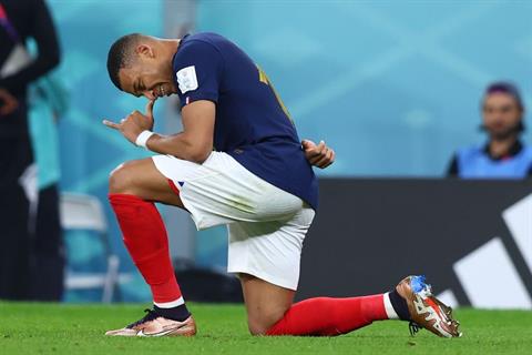 Tiền đạo Mbappe xô đổ kỷ lục của Vua bóng đá Pele