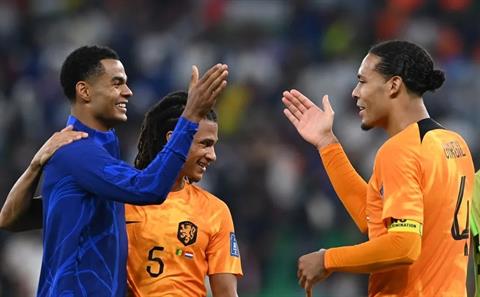 Van Dijk khuyên Gakpo: MU không cùng đẳng cấp với Real Madrid