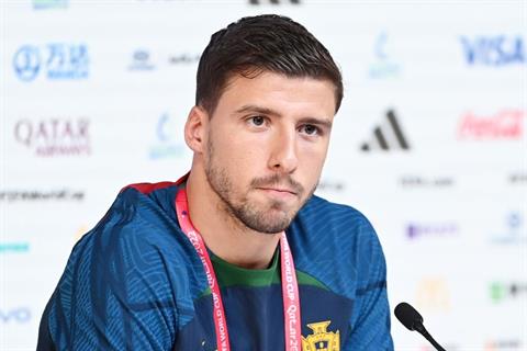 Đồng đội muốn giới truyền thông ngừng soi mói Ronaldo 