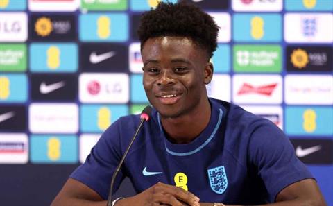 Saka không muốn so sánh với Mbappe