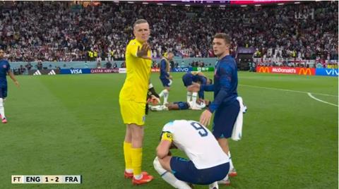 Jordan Pickford có hành động cực kỳ đẳng cấp với Harry Kane