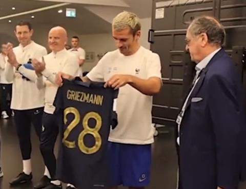 Antoine Griezmann nhận món quà đặc biệt trước trận gặp Morocco