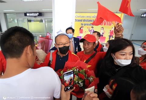 ĐT Việt Nam được tiếp đón nồng nhiệt tại Lào