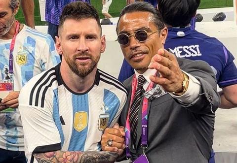 Đu fame theo Messi, Thánh rắc muối bị điều tra