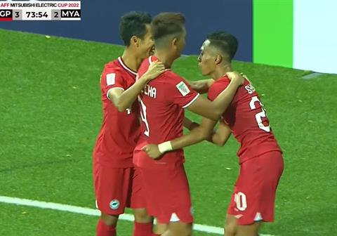 ĐT Singapore có bàn thắng thứ 3 nhờ mặt sân cỏ nhân tạo