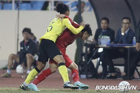 Đoàn Văn Hậu đánh mất điểm với những tình huống giật chỏ đối thủ