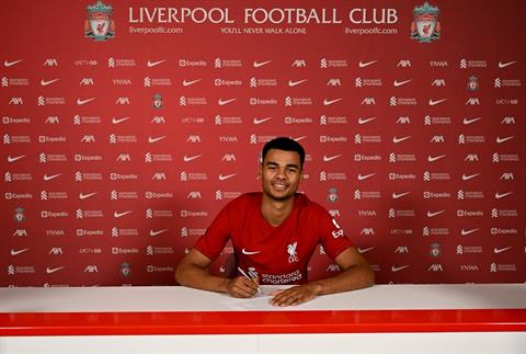 Ngay cả Messi cũng gặp khó tại Liverpool