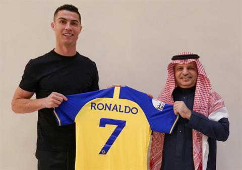 Giống hiệu ứng Quang Hải ở Pau FC, Al Nassr hưởng lợi lớn khi chiêu mộ Ronaldo