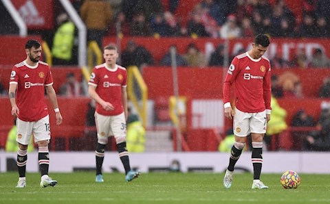 Rio Ferdinand khuyên MU bỏ hẳn 2 năm để cải tổ đội hình