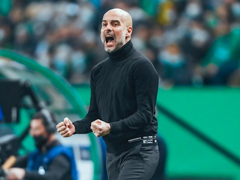 Pep cảm nhận rõ sức ép từ Liverpool