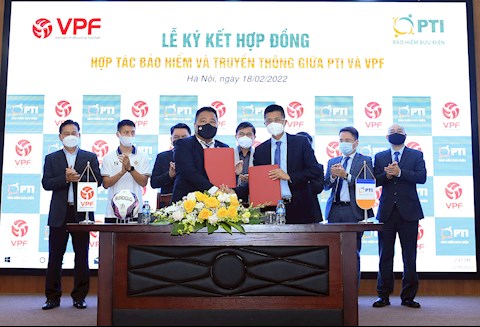 Cầu thủ V-League tiếp tục được bảo hiểm đôi chân