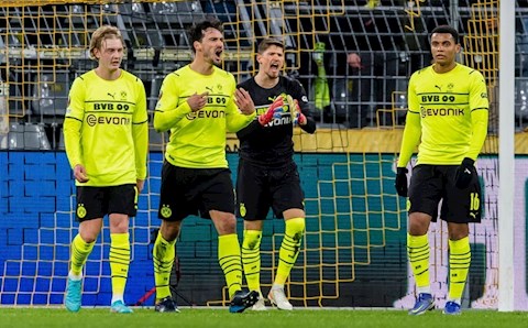 Hummels giận tím người khi Dortmund thua thảm Rangers