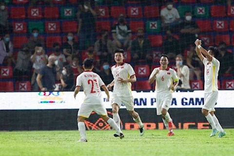Pha dàn xếp tấn công mãn nhãn đem về bàn thắng thứ ba cho U23 Việt Nam vào lưới Singapore