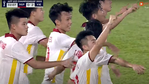 Hành động đẹp của cầu thủ U23 Việt Nam trong trận gặp U23 Singapore
