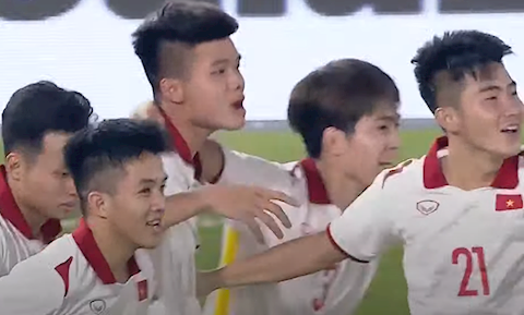 VIDEO: U23 Việt Nam mở tỉ số trước Singapore