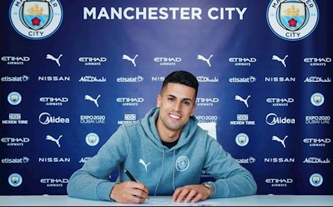 Siêu hậu vệ biên ký hợp đồng với Man City đến năm 2027