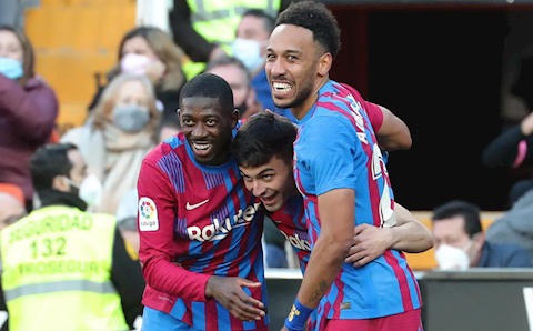 Aubameyang khuyên Ousmane Dembele ở lại Barca