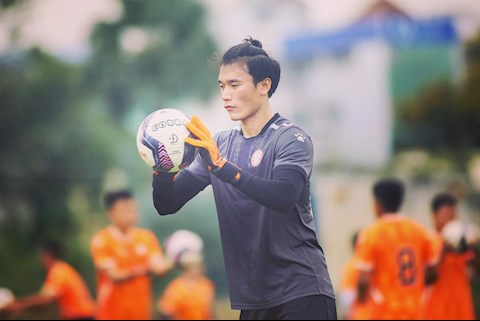 Bùi Tiến Dũng hóa Karius trong buổi tập của CLB TP.HCM