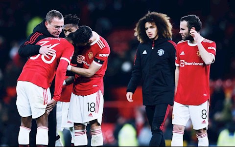 Ba hình ảnh đáng nhớ nhất trong thất bại mới đây của Man Utd