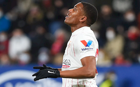 HLV Sevilla chấn chỉnh Martial sau màn ra mắt dở tệ