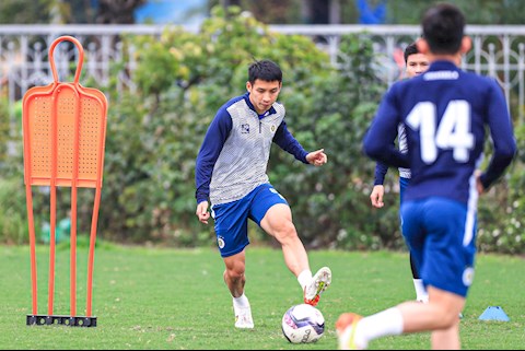 Dàn sao Hà Nội FC khoe đùi sau kỳ nghỉ Tết 2022