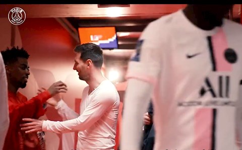 Messi gây bất ngờ vì xin đổi áo với cựu sao trẻ MU
