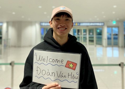 Trước ngày về Việt Nam, Văn Hậu bất ngờ tái ngộ bác sĩ Choi Ju-young