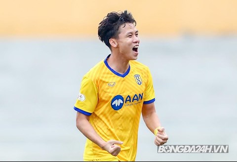 Quế Ngọc Hải hay Phan Văn Đức được mang băng đội trưởng SLNA?