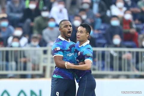 Thắng SLNA, HLV Đức Thắng tiết lộ PSG của Việt Nam còn mua thêm cầu thủ