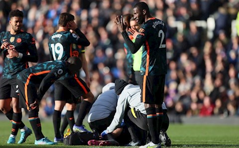 Chelsea bị cấm chuyển nhượng sau khi chủ tịch Abramovich nhận lệnh trừng phạt