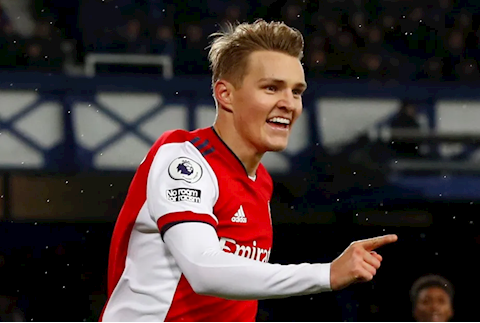 Arsenal bay cao nhờ Martin Odegaard