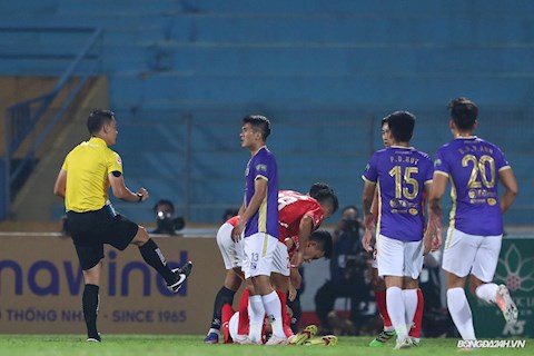 Trọng tài Ngô Duy Lân mô tả lại tình huống khiến Văn Kiên nhận thẻ đỏ