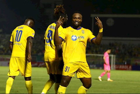 Xem lại siêu phẩm bắt vô-lê vào lưới Sài Gòn FC của Oseni