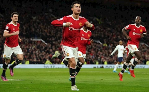 Roy Keane gọi Ronaldo là thiên tài sau hat-trick vào lưới Tottenham