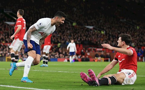 Roy Keane bất ngờ bênh vực Maguire, tố cáo trò hề của trung vệ Tottenham