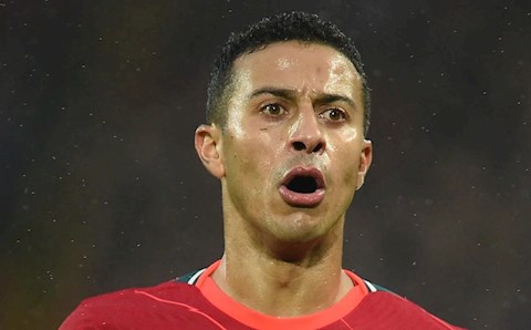 Video: Thiago Alcantara thêu hoa dệt gấm trên sân tập trước đại chiến Arsenal