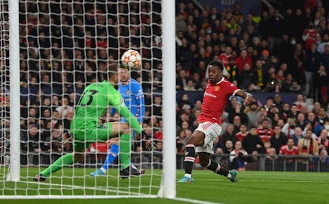 Oblak kể lại pha dùng mặt đỡ bóng của Elanga